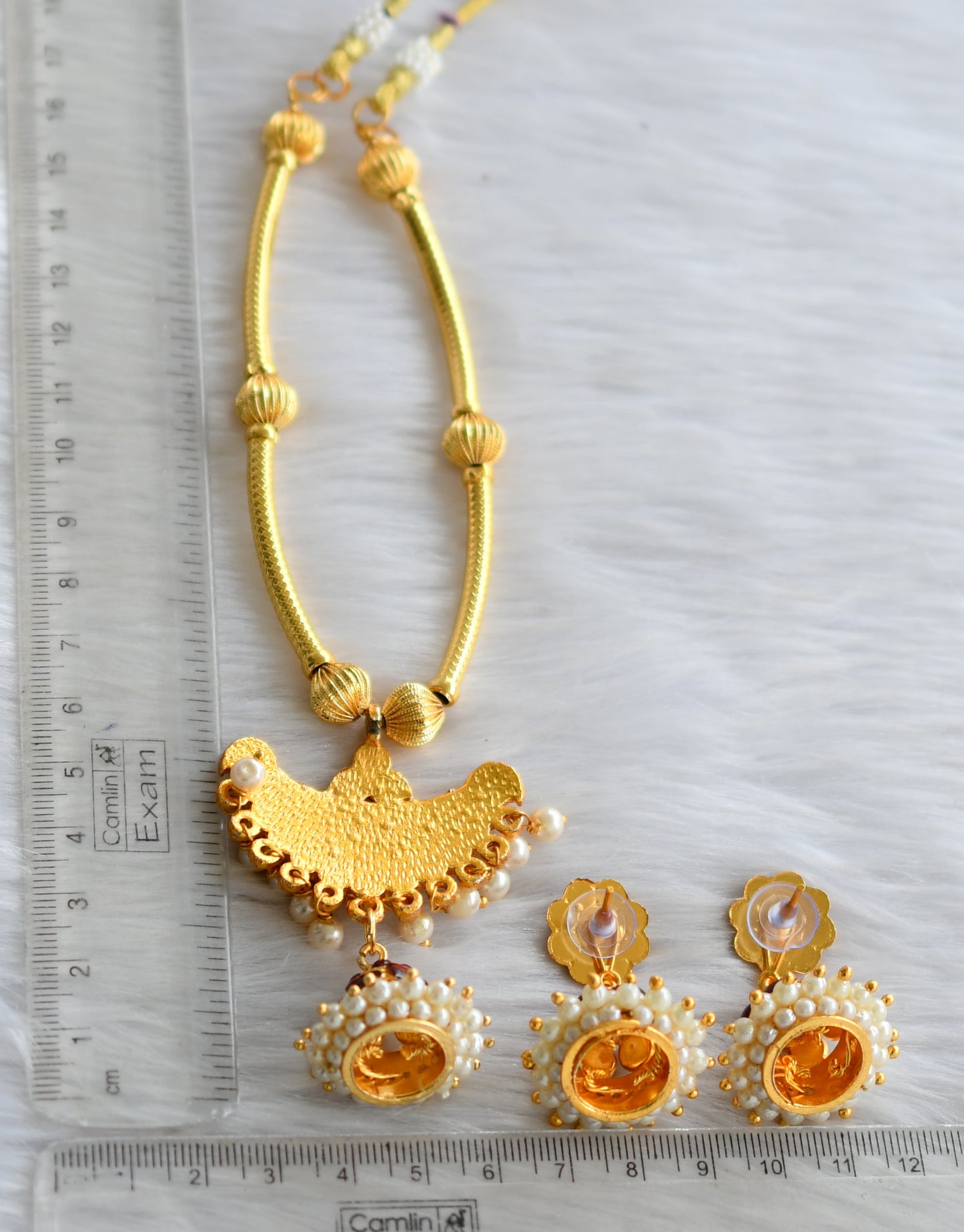 Gold tone Kemp-green jhumkka pendant Hasli Necklace Set DJ19224