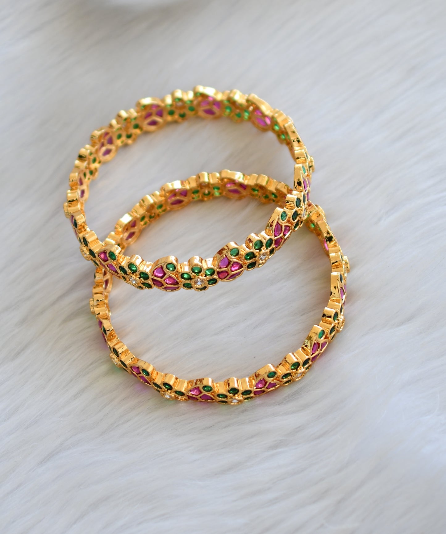 Gold tone kemp-green-white peacock-flower bangles (2.4) dj-40728