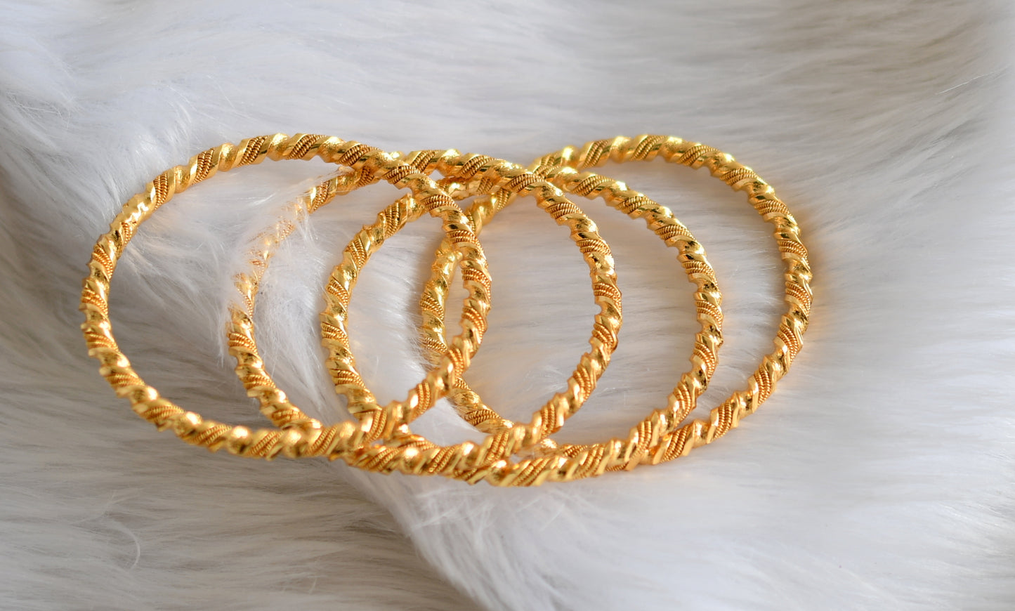 Gold tone set of 4 bangles(2.8) dj-39288