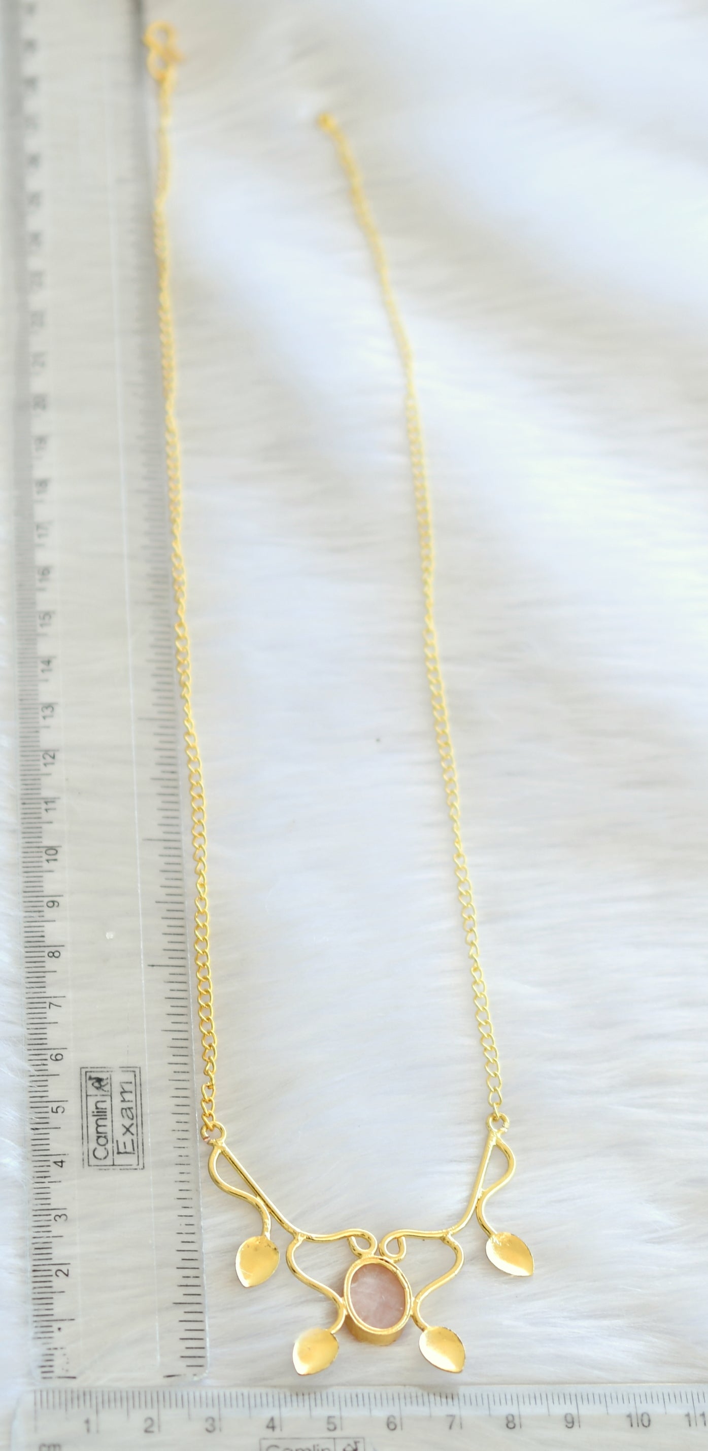 Gold tone baby pink stone pendant with chain dj-40065