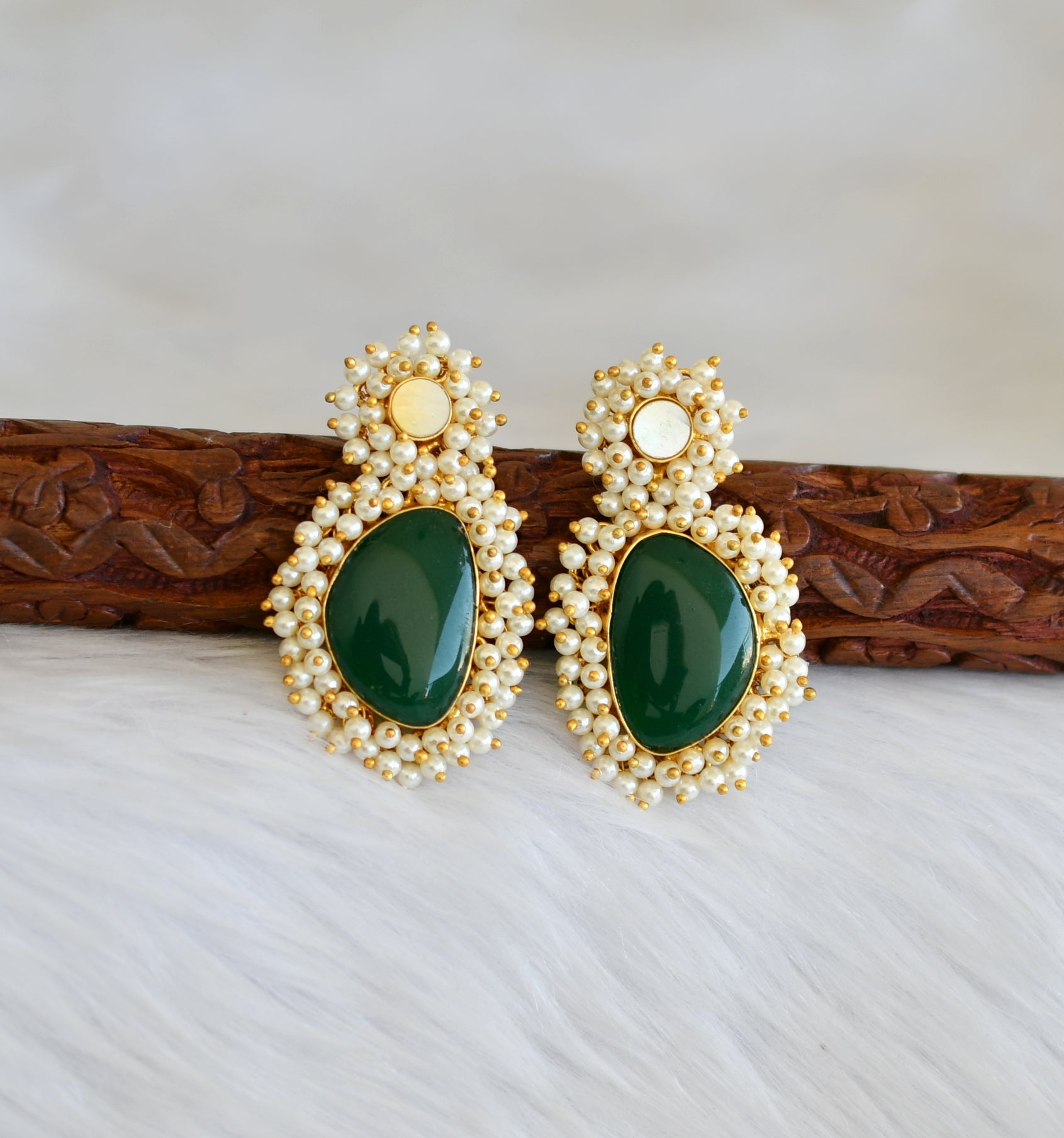 Gold tone green pearl cluster earrings dj-39997