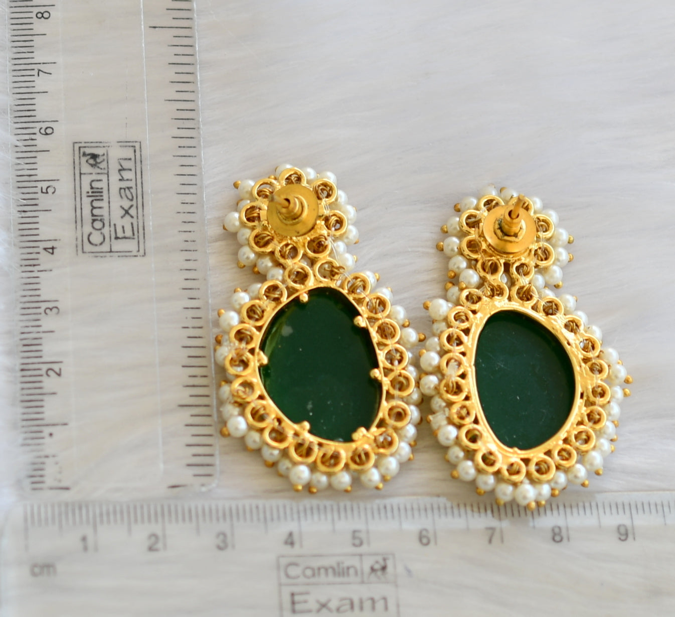 Gold tone green pearl cluster earrings dj-39997