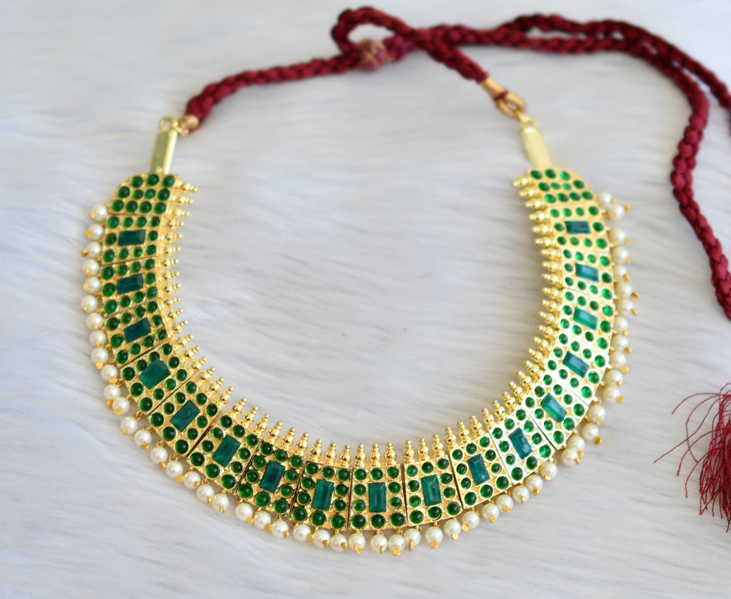 Gold tone semi precious kemp green pearl poothali necklace dj-19094