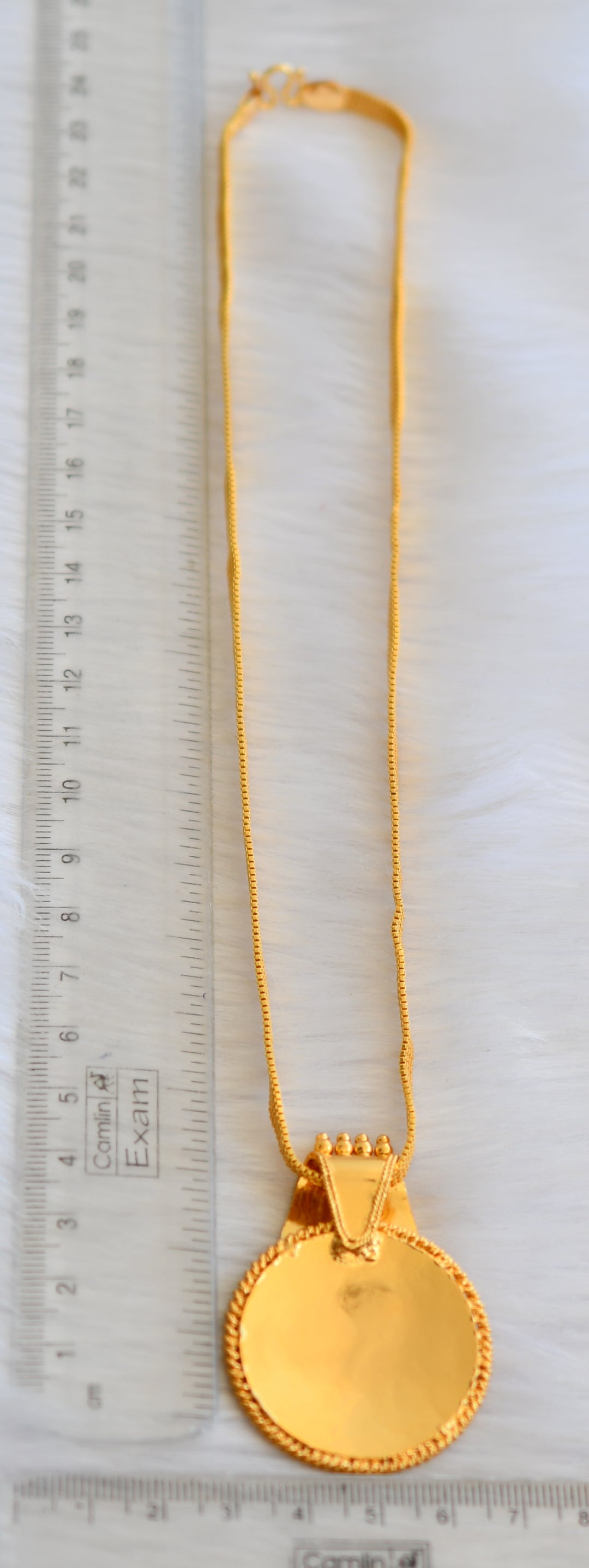 Gold tone star and moon round pendant with chain dj-39991