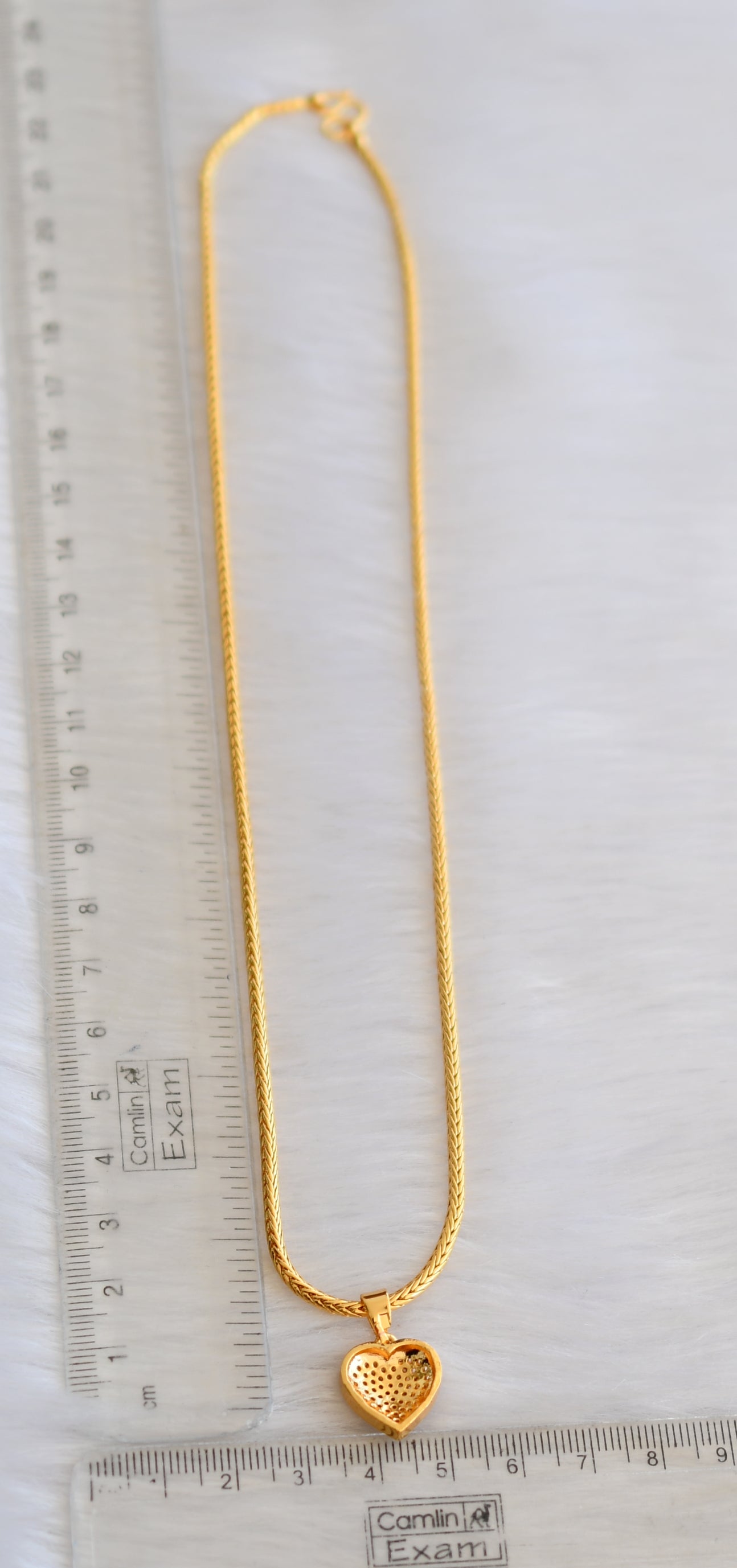 Gold tone white heart pendant with chain dj-39978