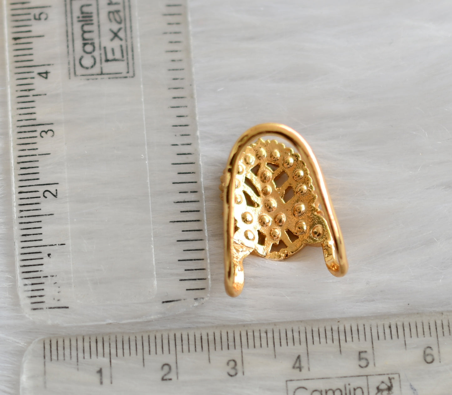 Gold tone ad white-ruby vanki finger ring dj-40008