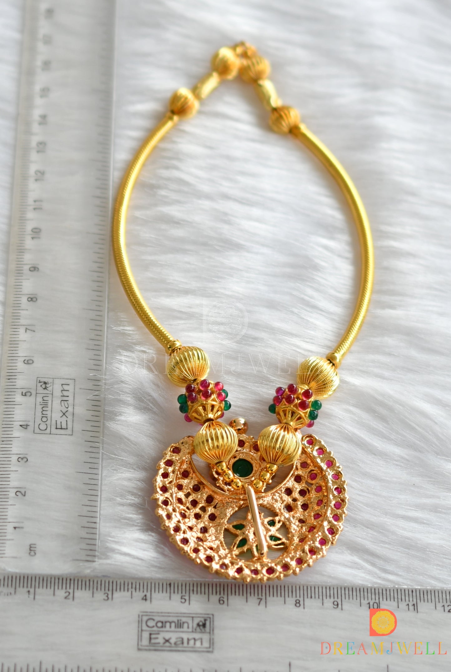 Antique gold tone kemp-green moon pendant Hasli necklace dj-16564