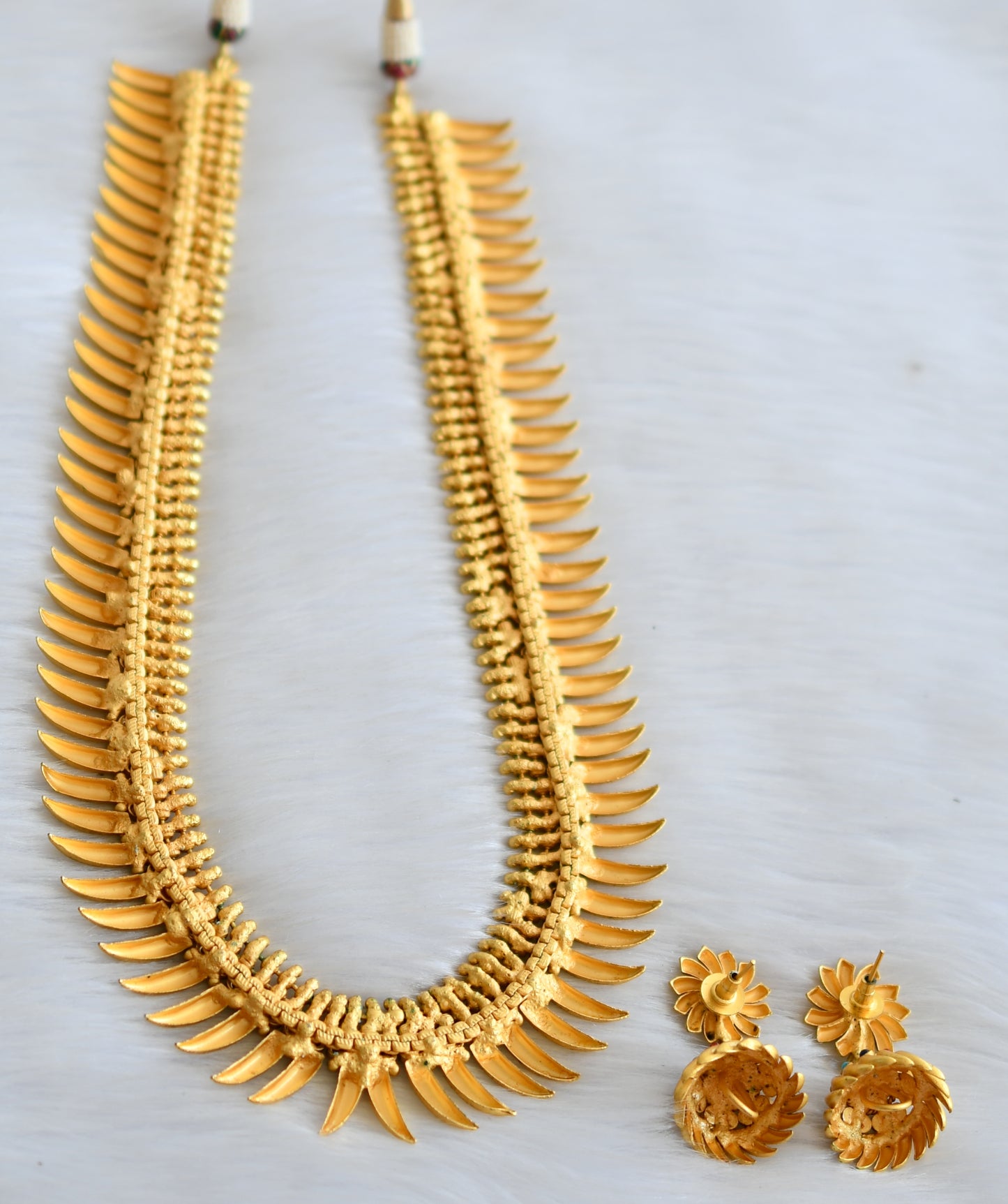 Matte finish Kerala style Navarathna short haar set dj-23721