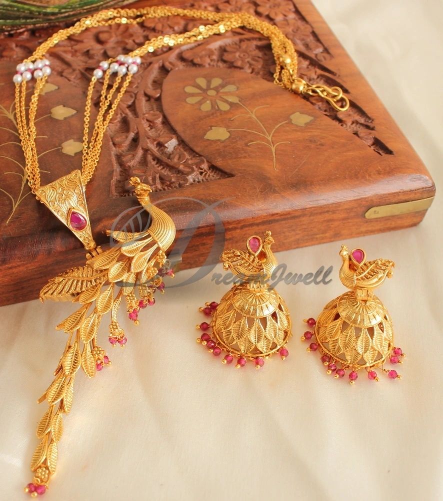 Elegant Tanmani Peacock Pendant Set - Exquisite Jewelry for