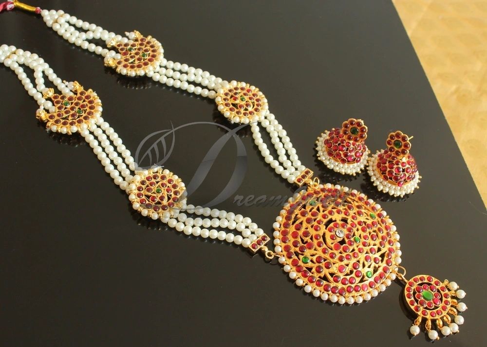 Traditional pearl hot sale necklace set