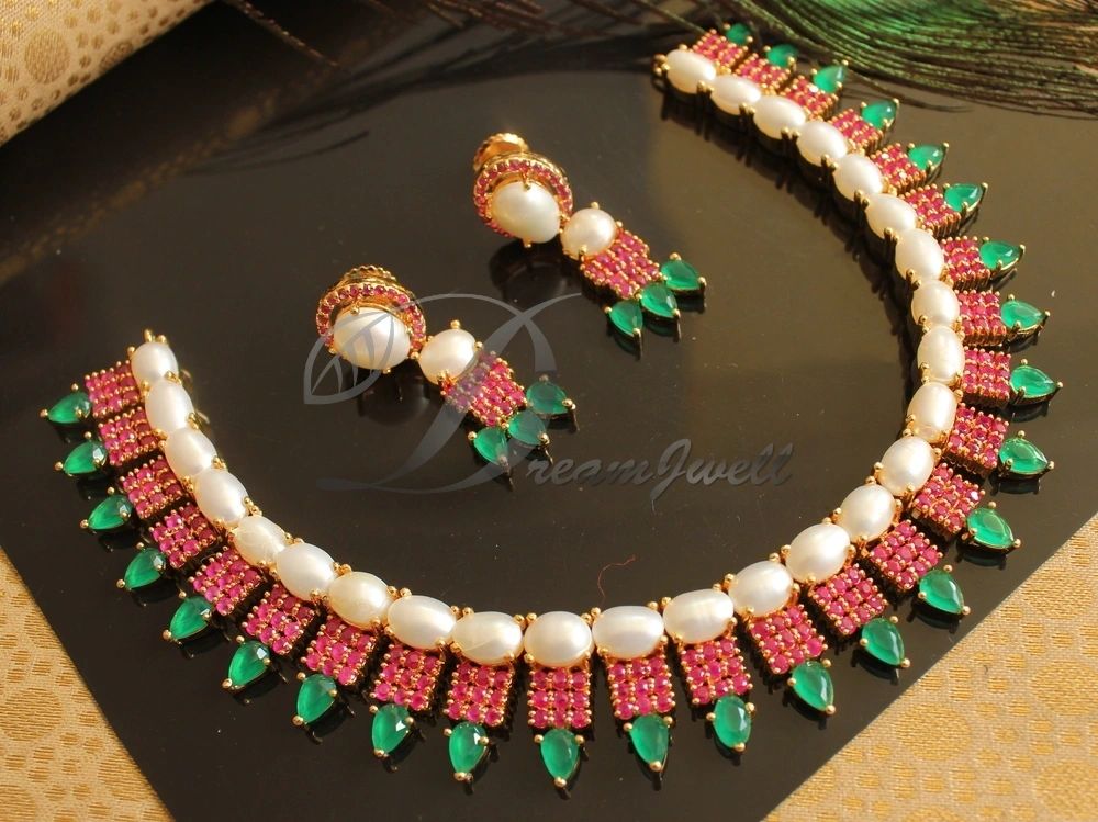 Ruby emerald pearl on sale necklace set