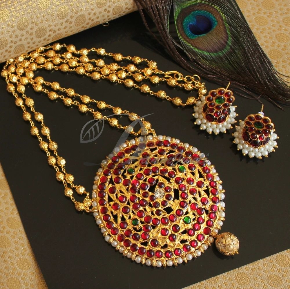 Long chain with on sale big locket for saree