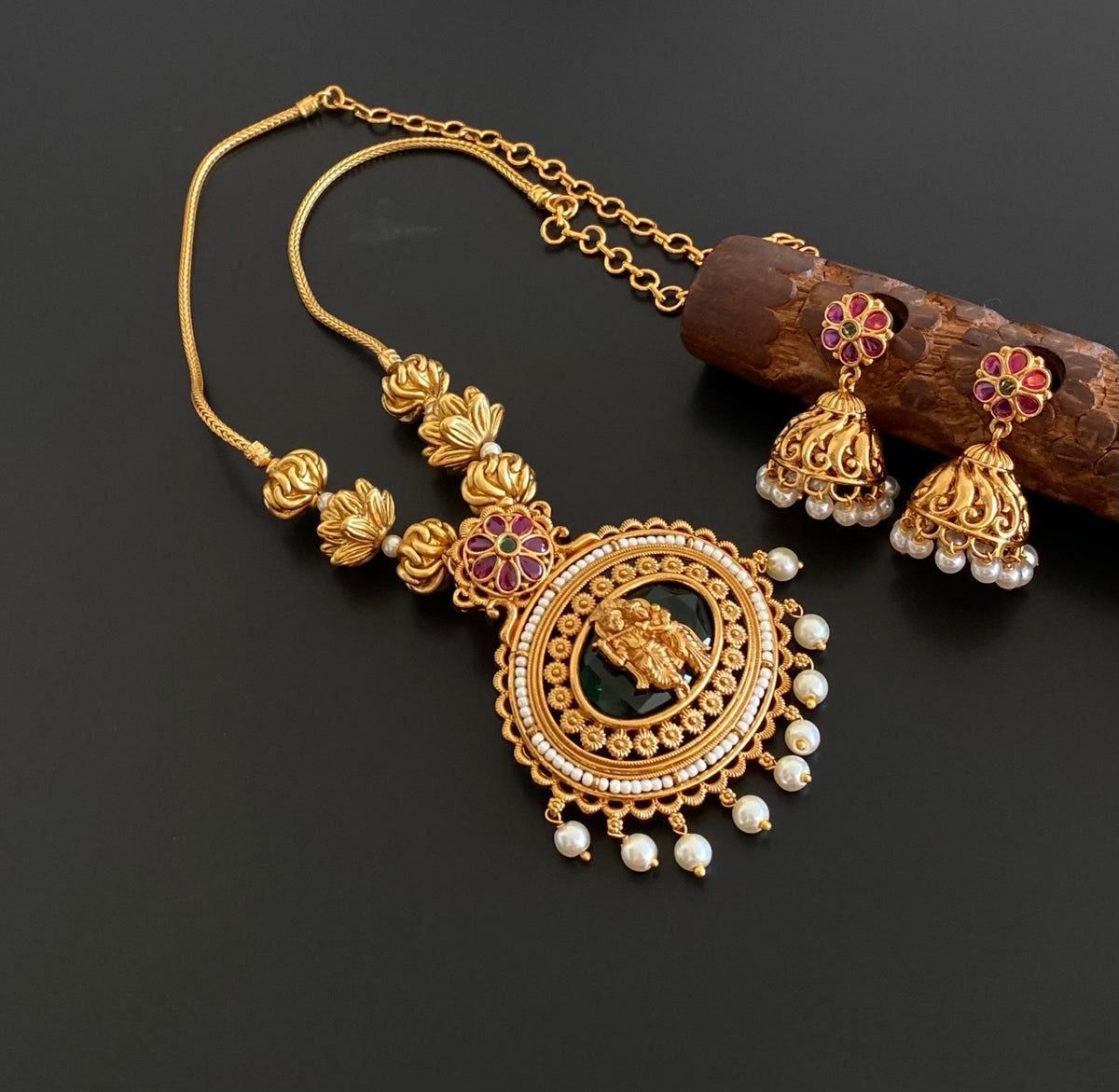 Antique gold tone lotus beaded chain with radha-krishna pendant set dj-55115