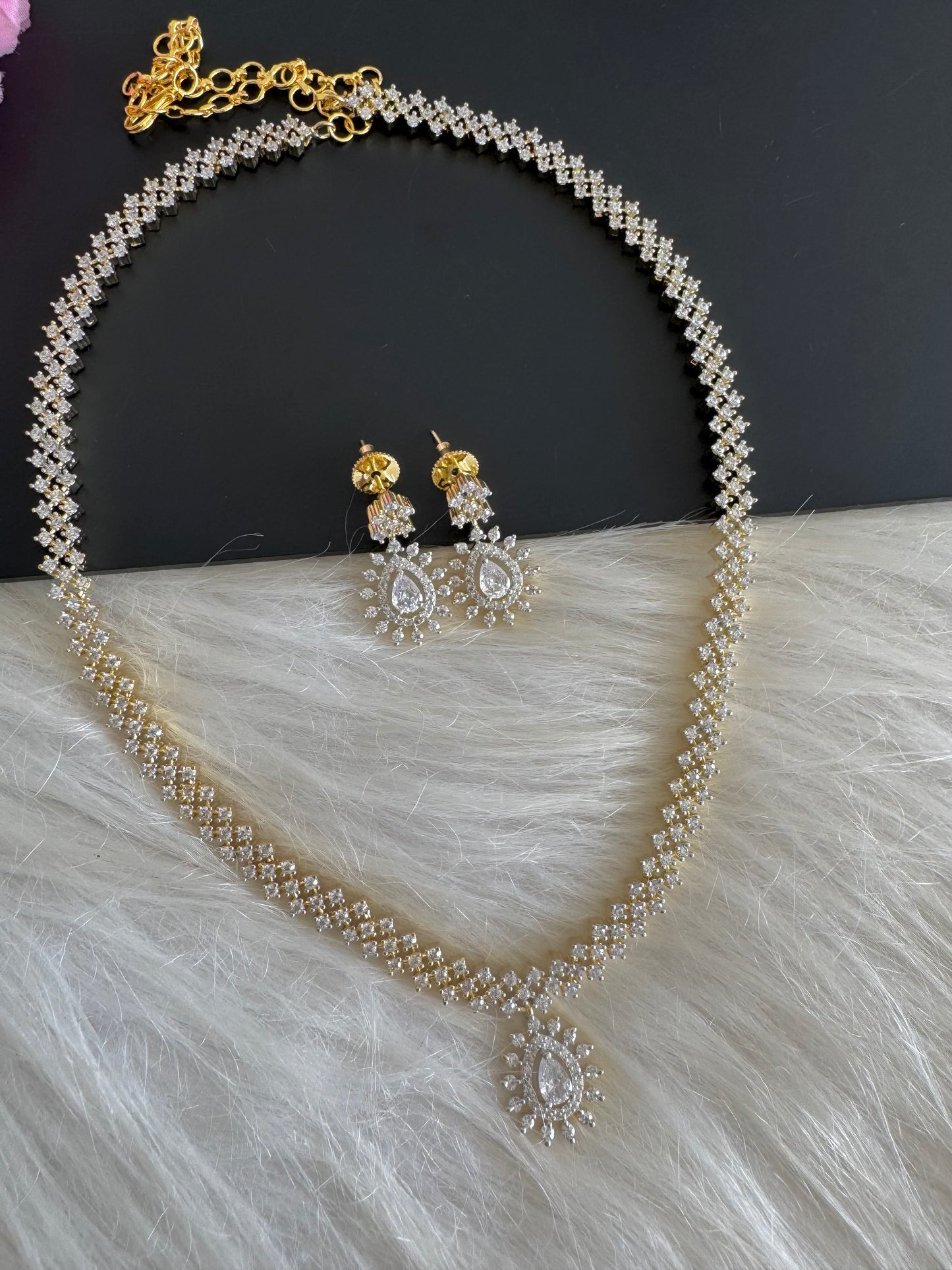 Two tone Gj polish cz white thilak pendant haar set dj-51237