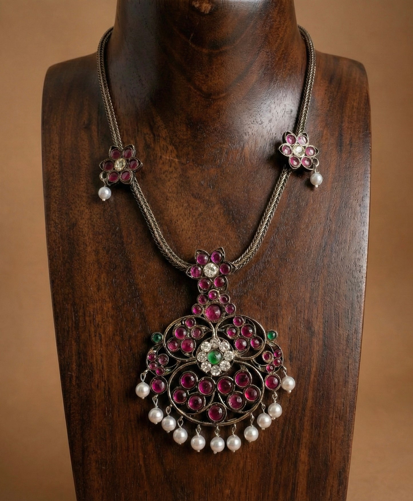 Black finish floral precious kemp necklace dj51029