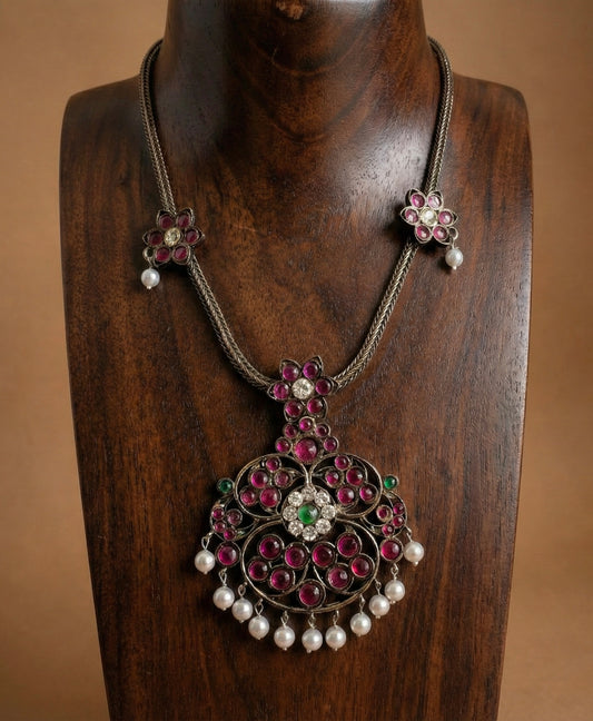 Black finish floral precious kemp necklace dj51029