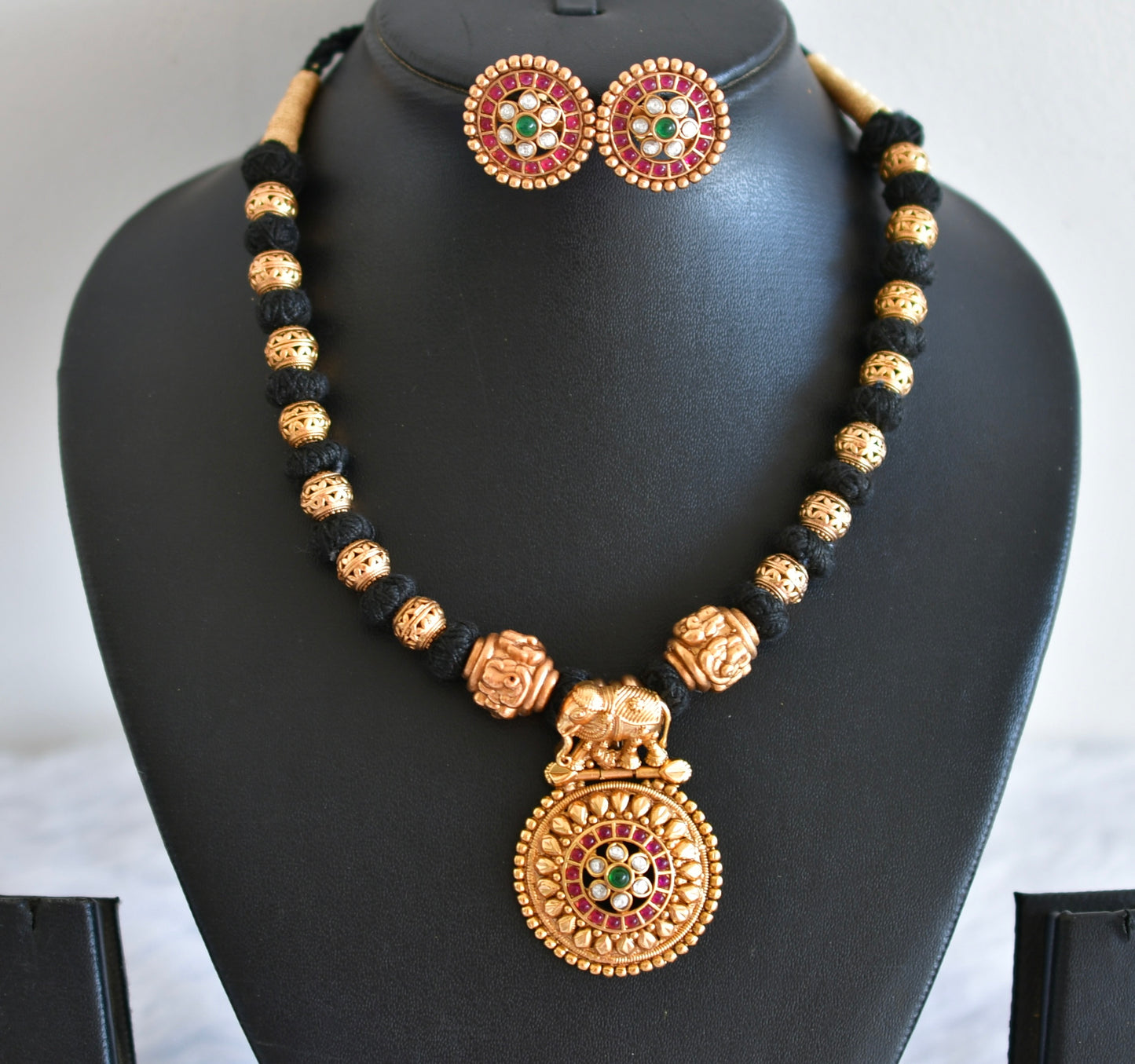 Matte finish kemp-green black thread elephant necklace set dj-52408