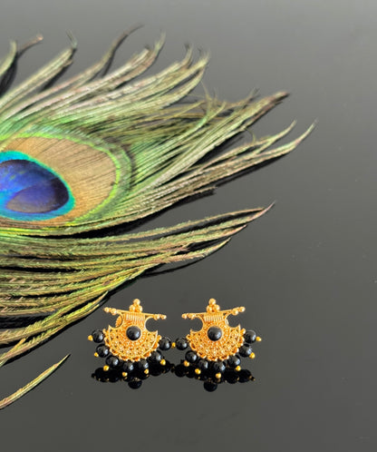 Gold tone black beaded stud/earrings dj-51604