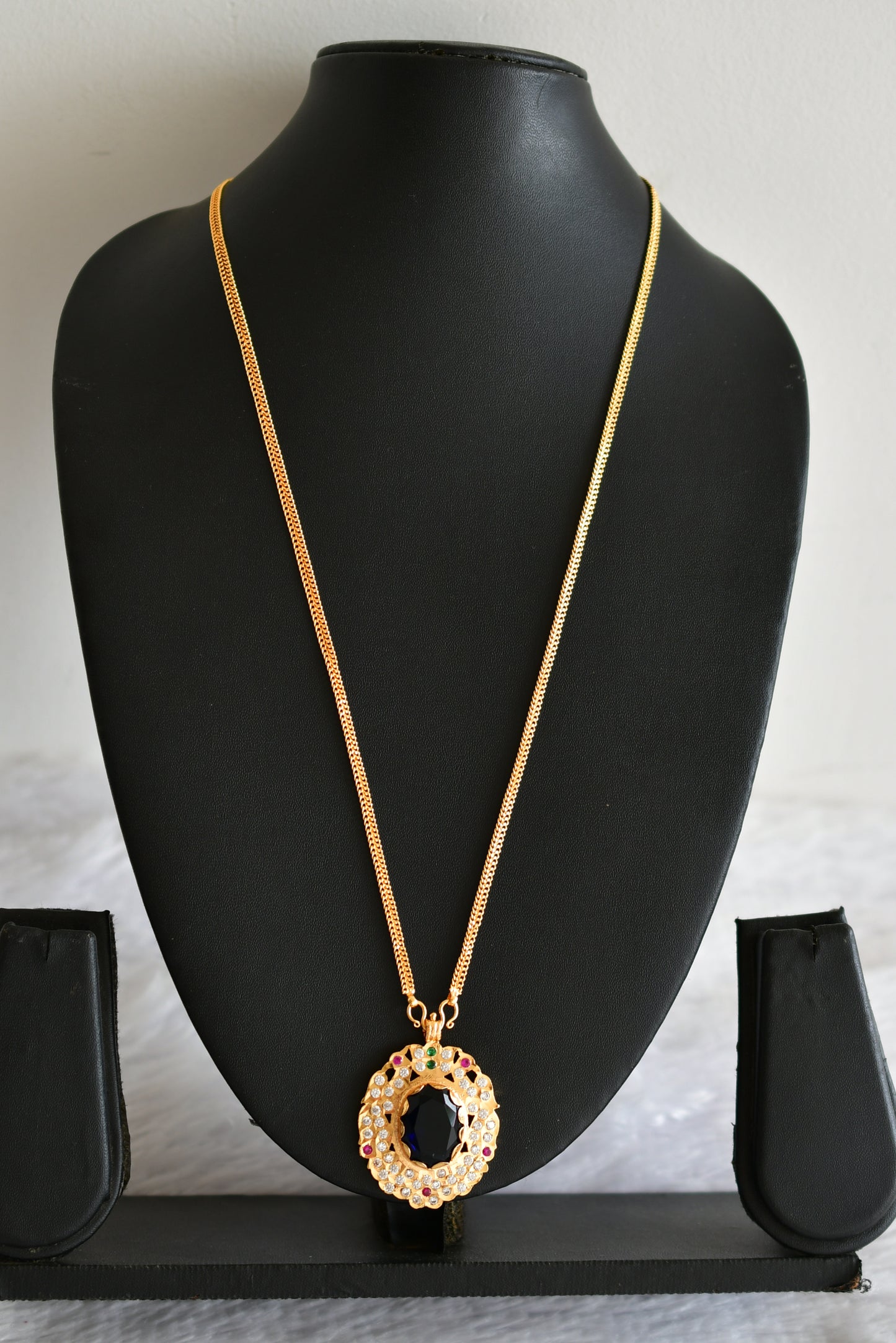 Gold tone 24 chain with navy blue oval stone pendant dj-51911