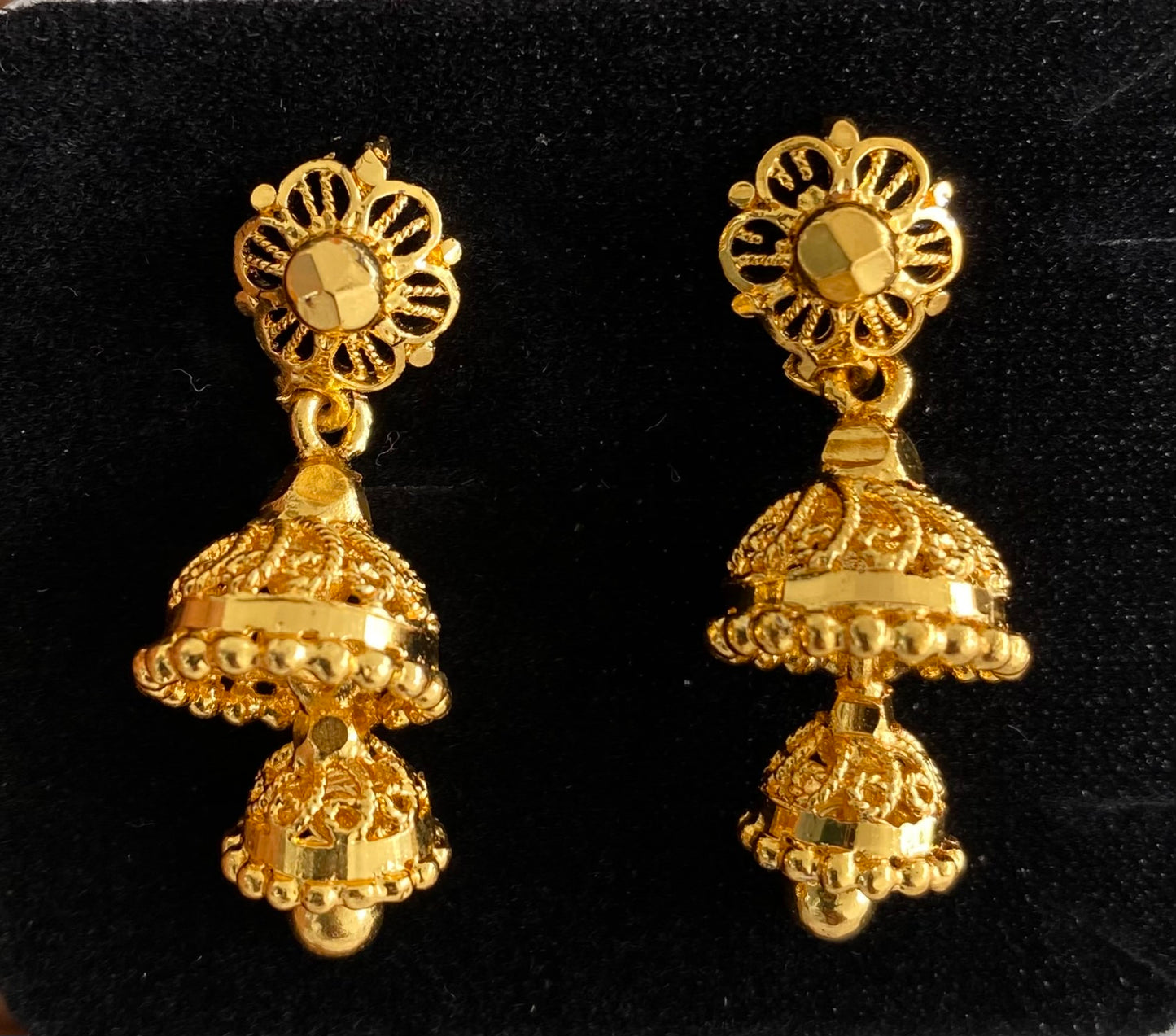 Gold tone flower screw back step jhumkka-dj52896