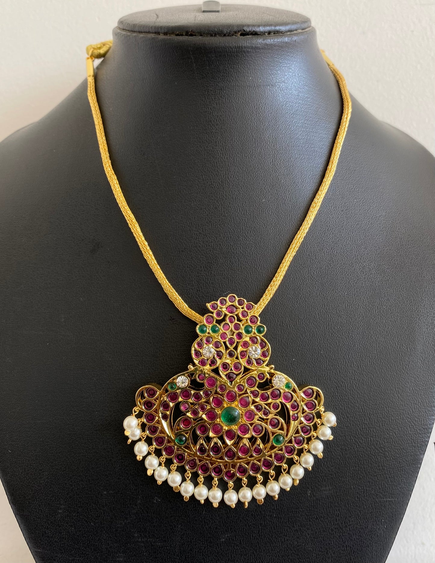 Gold tone precious kemp-green-white pearl necklace dj-53229