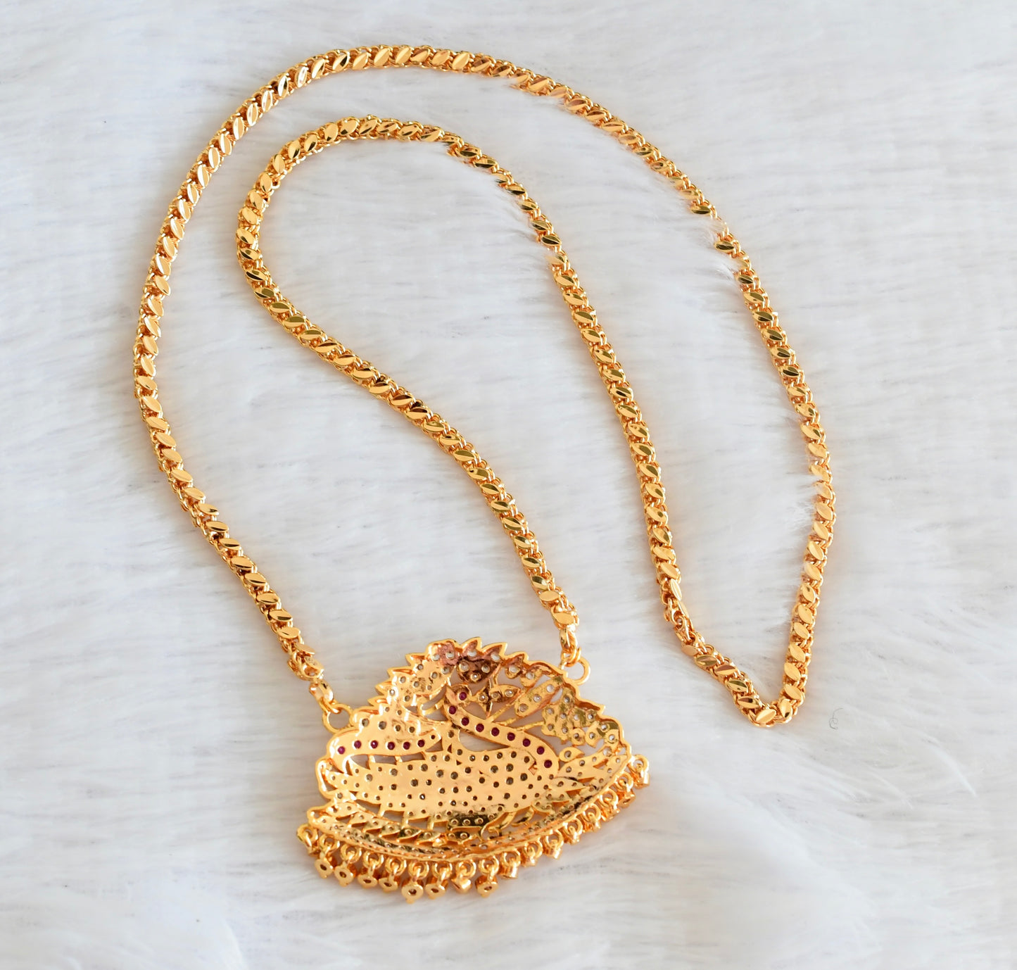 Gold tone AD white-pink swan pendant with chain dj-53346