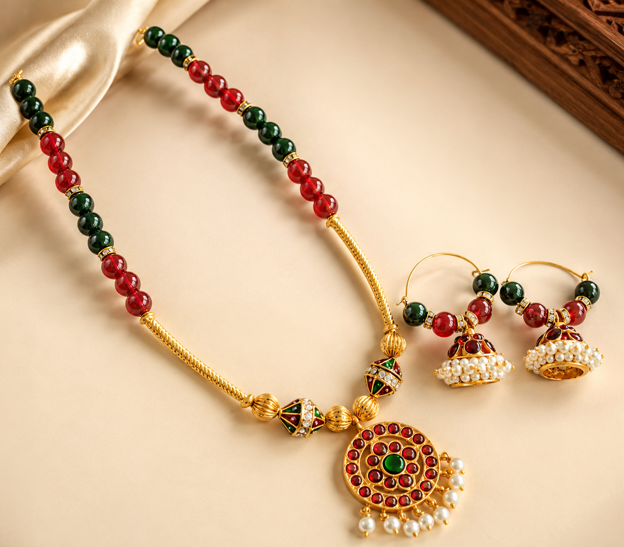 Gold tone handmade red-green beaded temple necklace set dj-04015