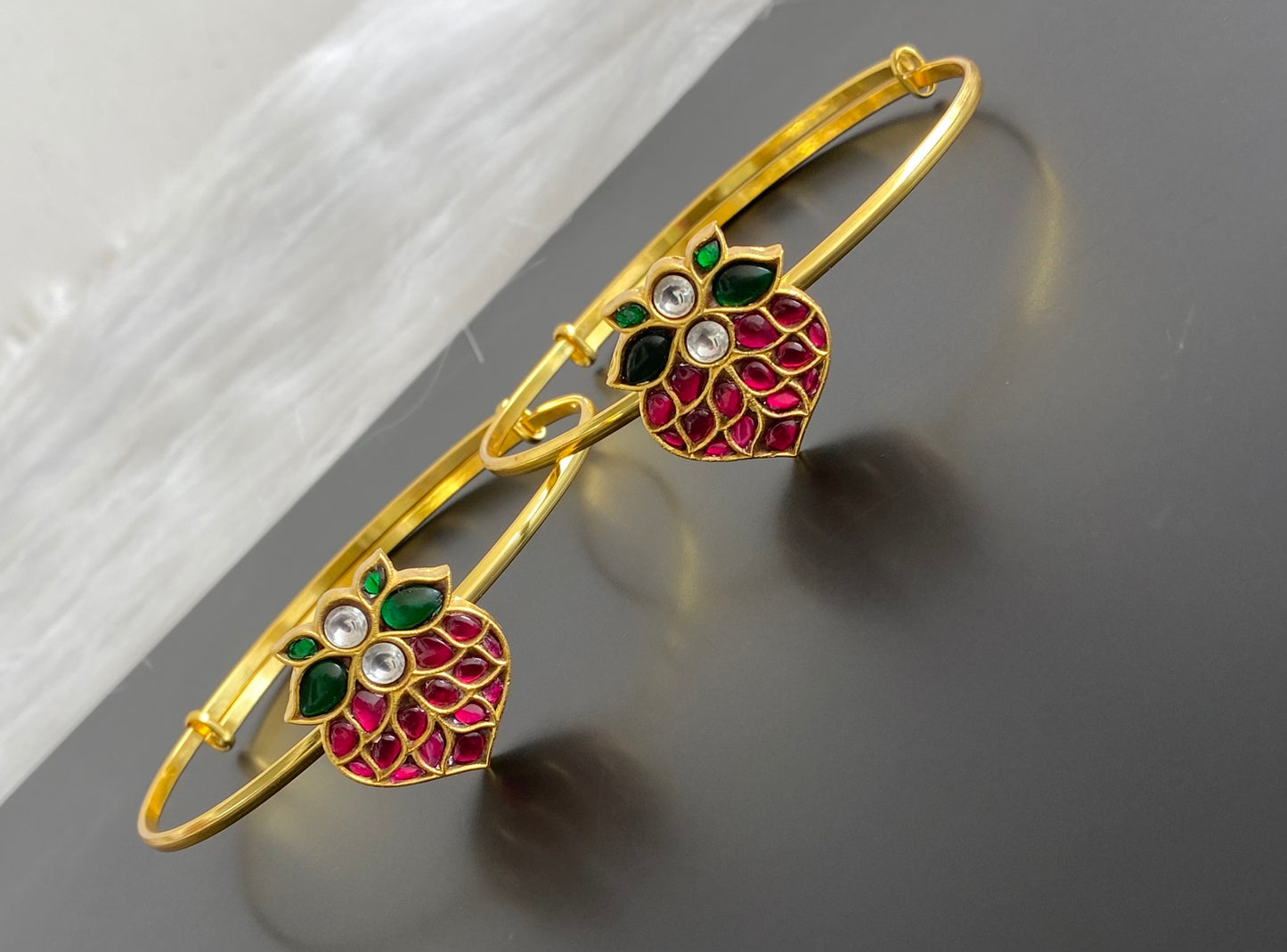 Gold tone kundan jadau kemp-green-white baju band dj-53836