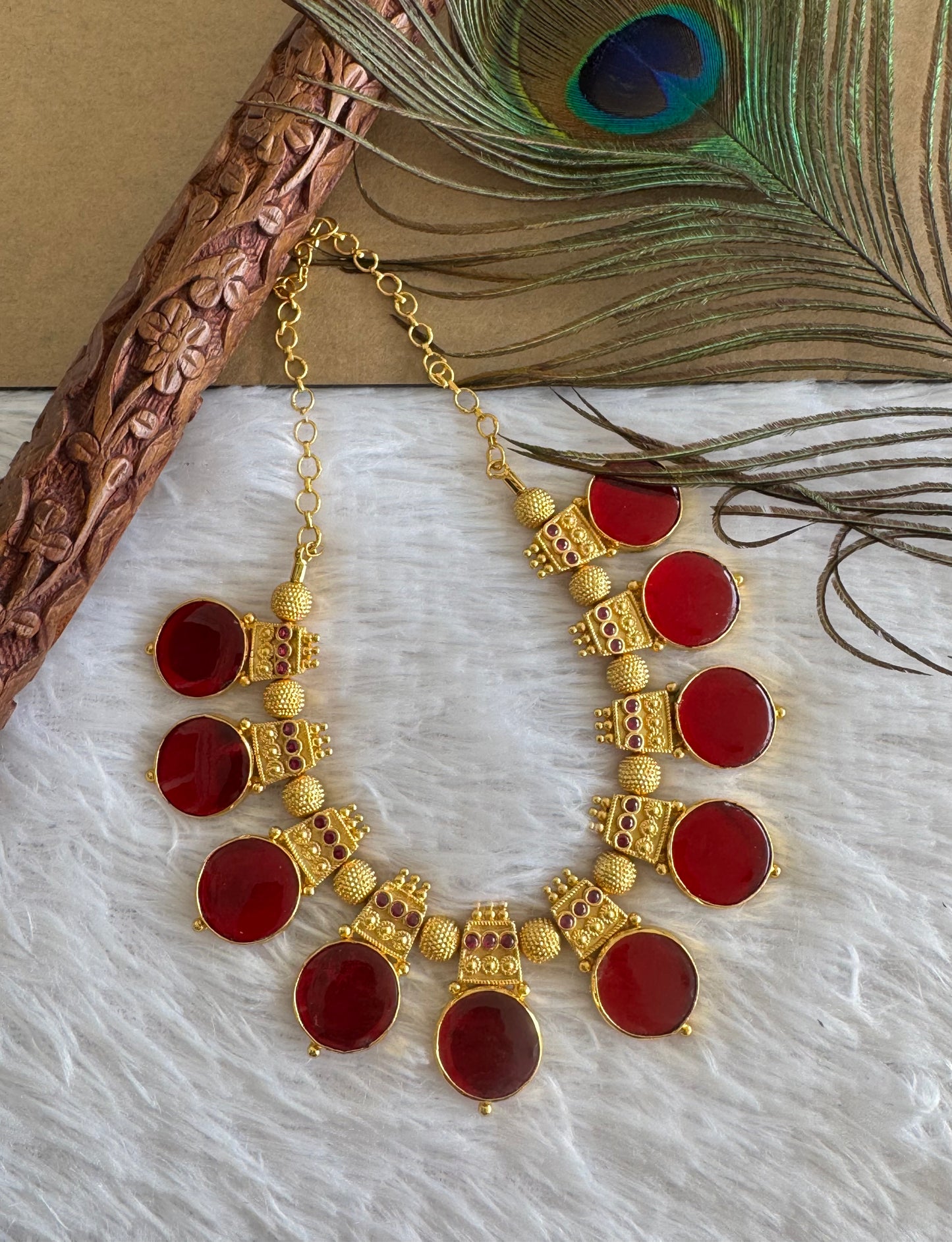 Gold tone red-pink kerala style round necklace dj-51714