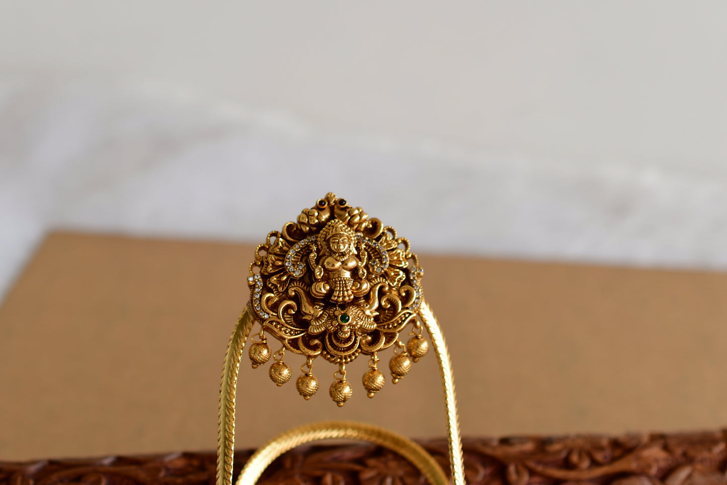 Antique gold tone cz kemp-green Lakshmi Vanki/Bajuband dj-51972
