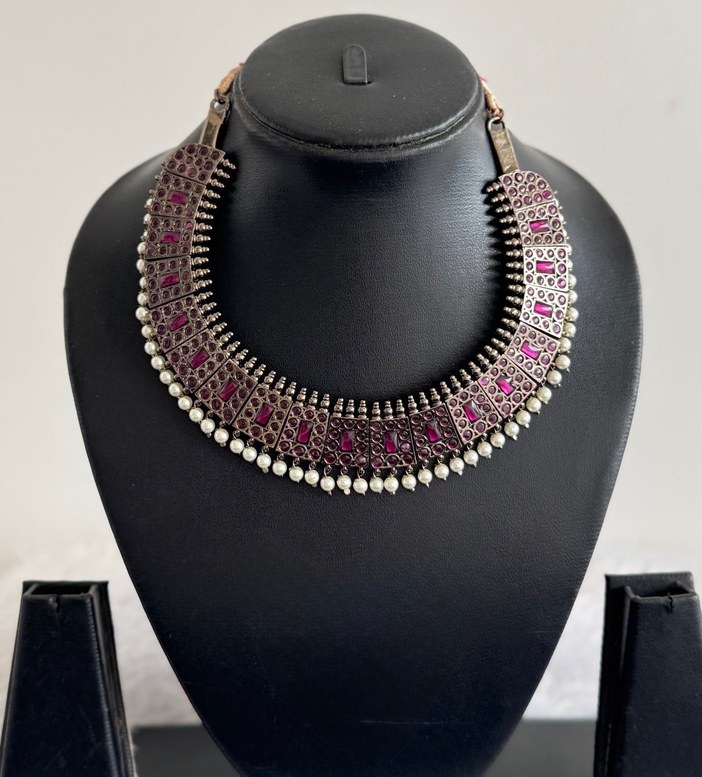 Black finish precious kemp-green pearl poothali necklace Dj-51445