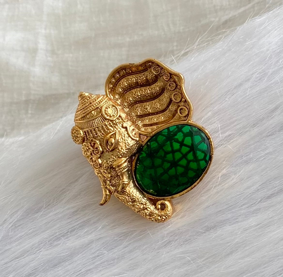 Matte finish big green stone magnetic brooch for men dj-54216