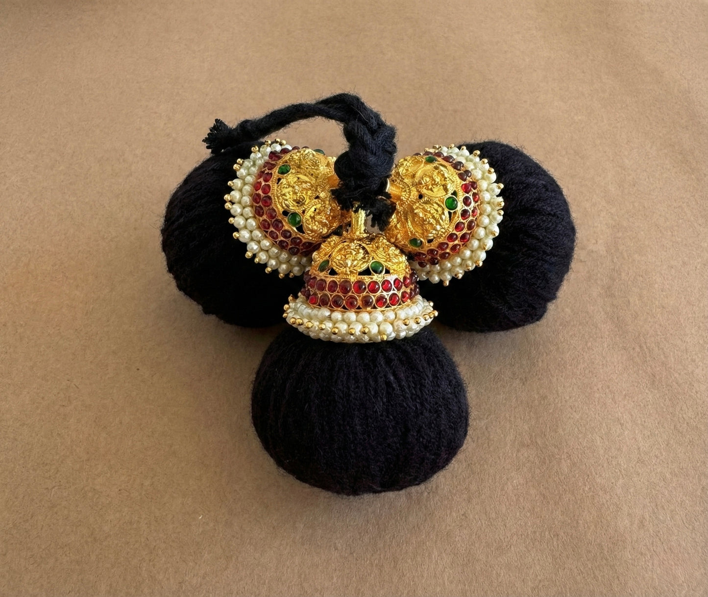 Gold tone kemp-green pearl lakshmi kuppulu (Hair accessory) dj-52764