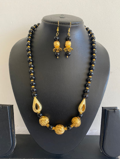 Gold tone Black Beaded Necklace Set- DJ16881