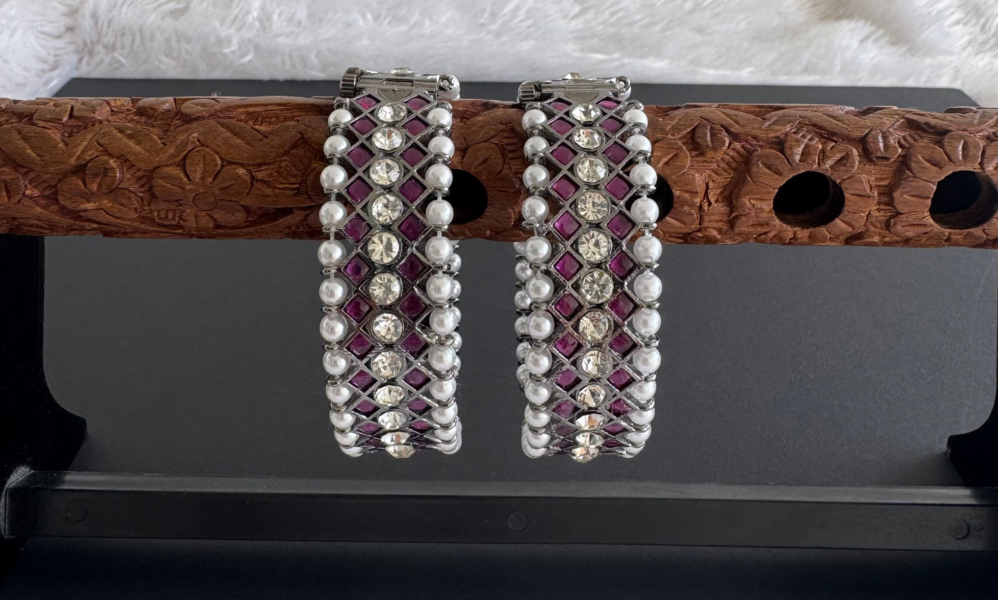 Black finish precious kemp-white pearl screw bangles(2.8) dj-52348