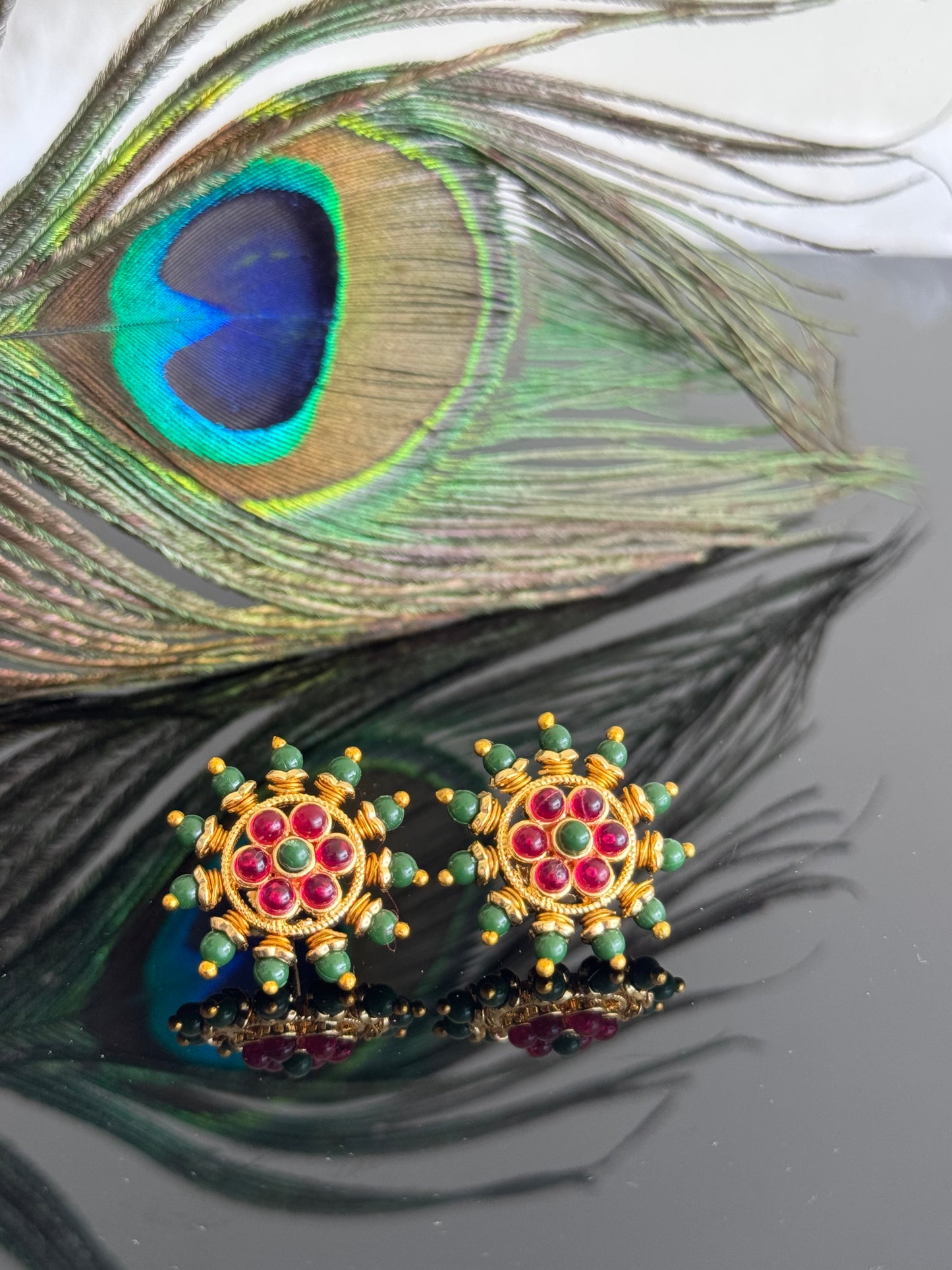 Gold tone pink-green round beaded stud/earrings dj-51597