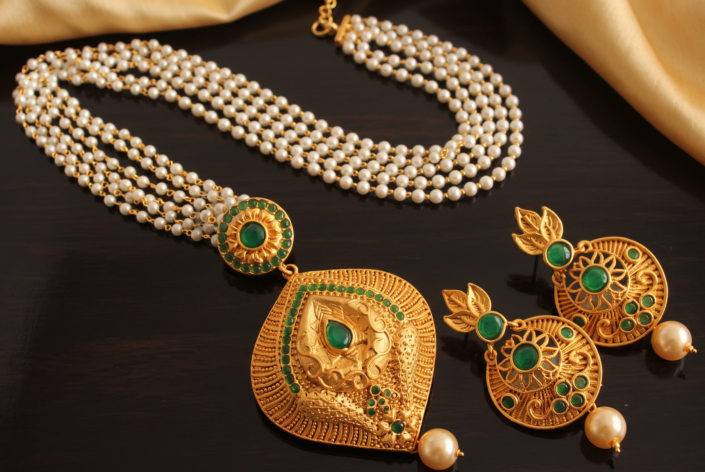 Matte Finish Emerald Pearl Necklace Set -dj06869