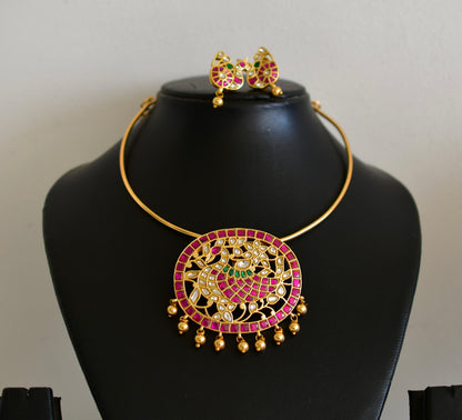 Matte gold tone pink-green kundan jadau big peacock pendant hasli necklace set dj-52600