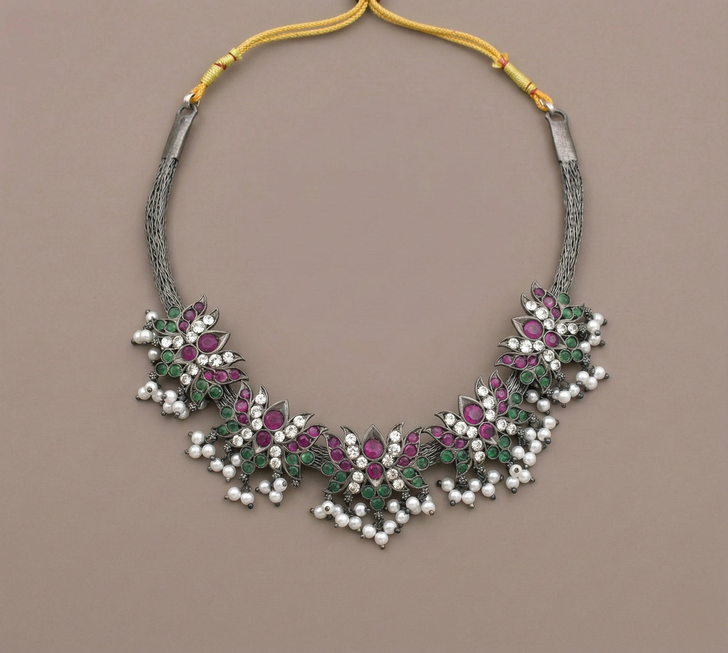 Black finish precious kemp-green pearl lotus necklace dj-52511