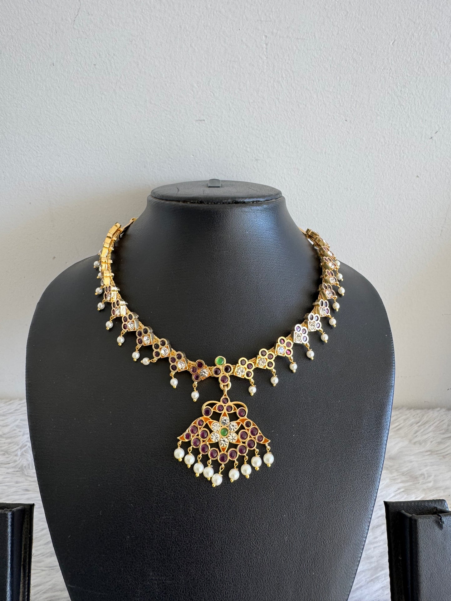 Gold tone precious kemp kemp-green-white floral necklace dj-52517