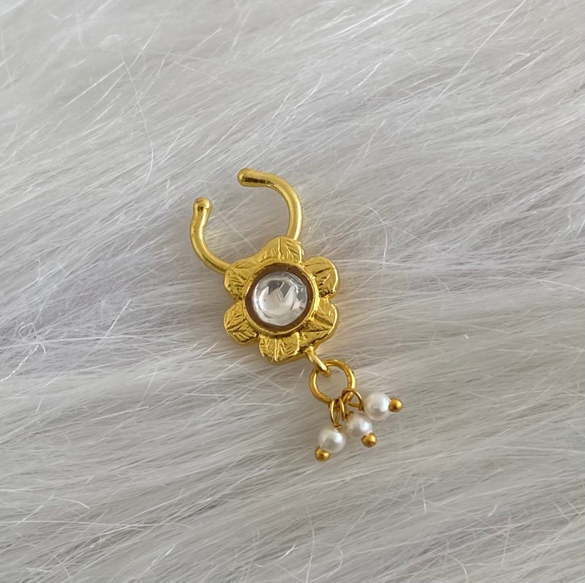 Gold tone white stone pearl nose pin/bulakku dj-53815