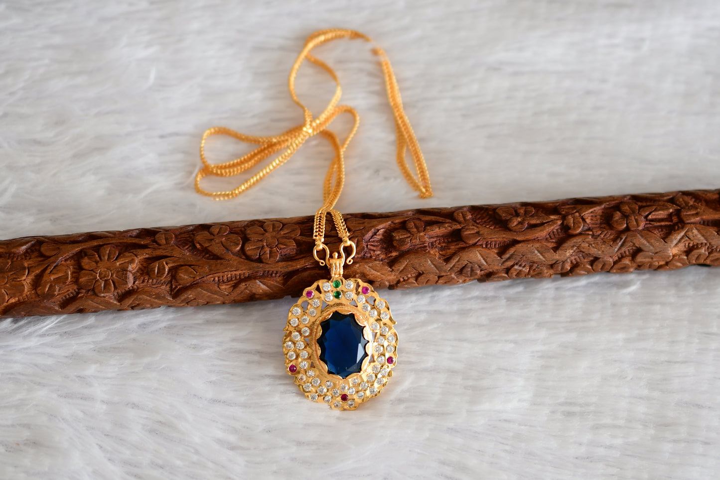 Gold tone 24 chain with navy blue oval stone pendant dj-51911