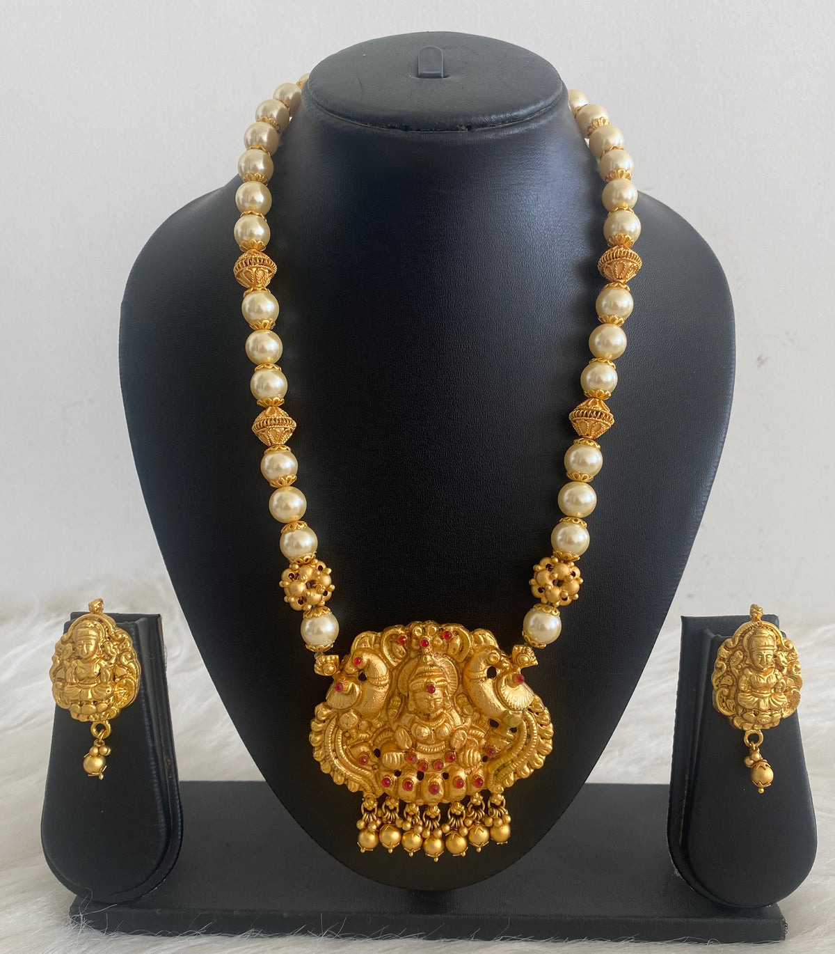 Matte finish pink-green lakshmi pearl short haar set dj-07768