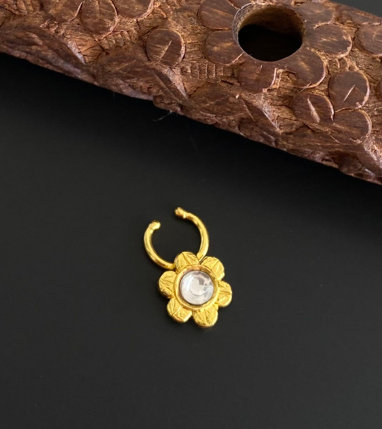 Gold tone white stone nose pin/bulakku dj-53787