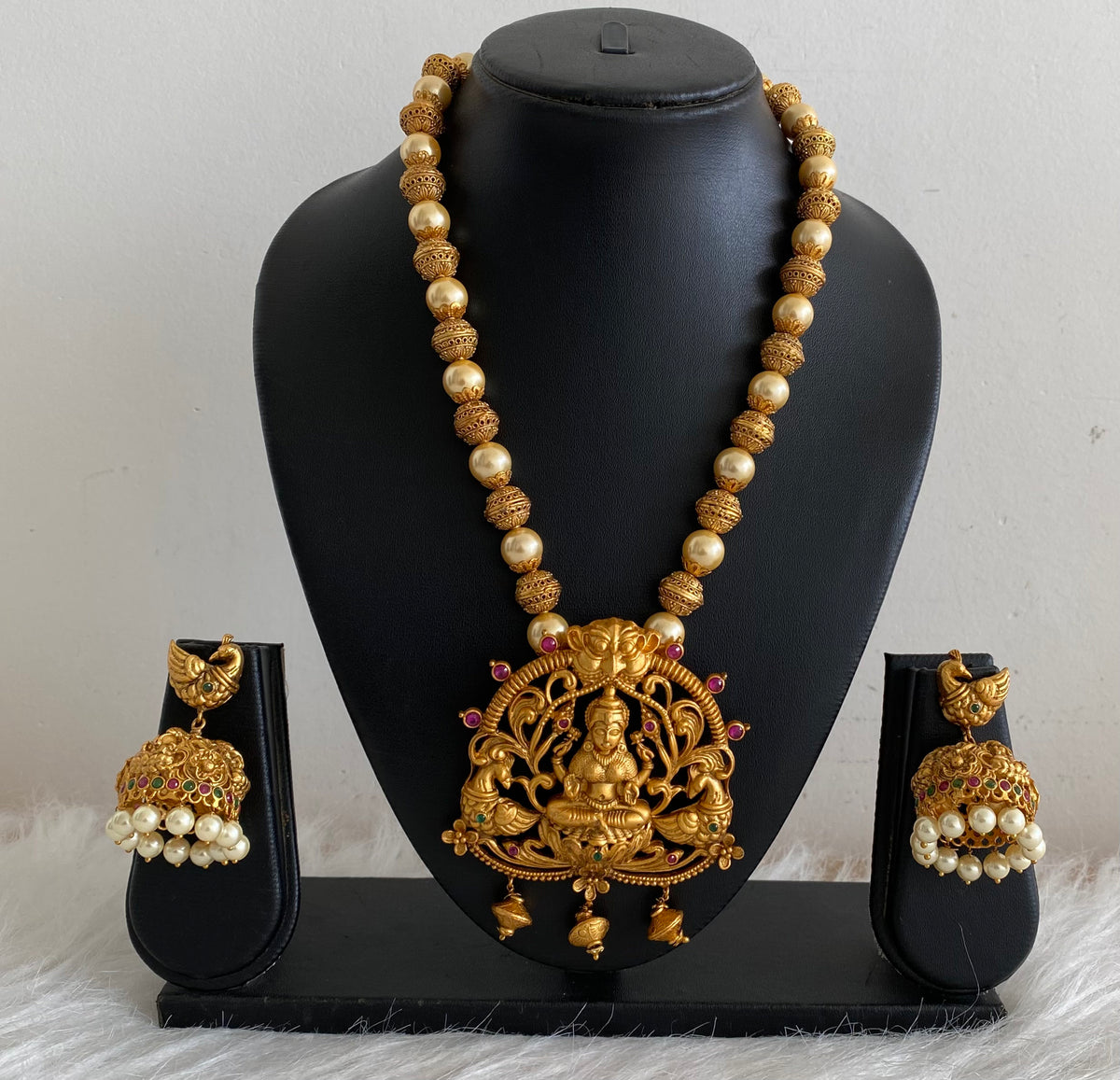 Matte finish pearl ruby-emerald big lakshmi necklace set dj-08249