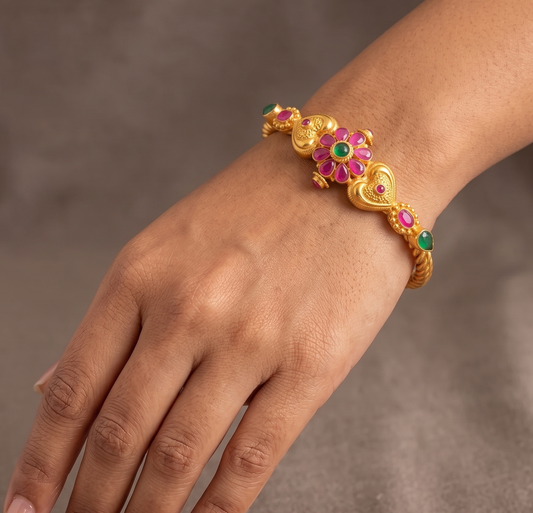Gold tone screw type ruby-green kada/bracelet(2.8) dj-08318