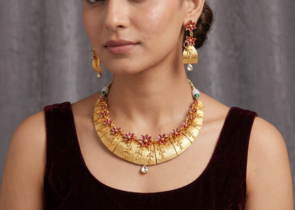 Matte finish gold design replica flower Necklace with screw type earrings dj-08813