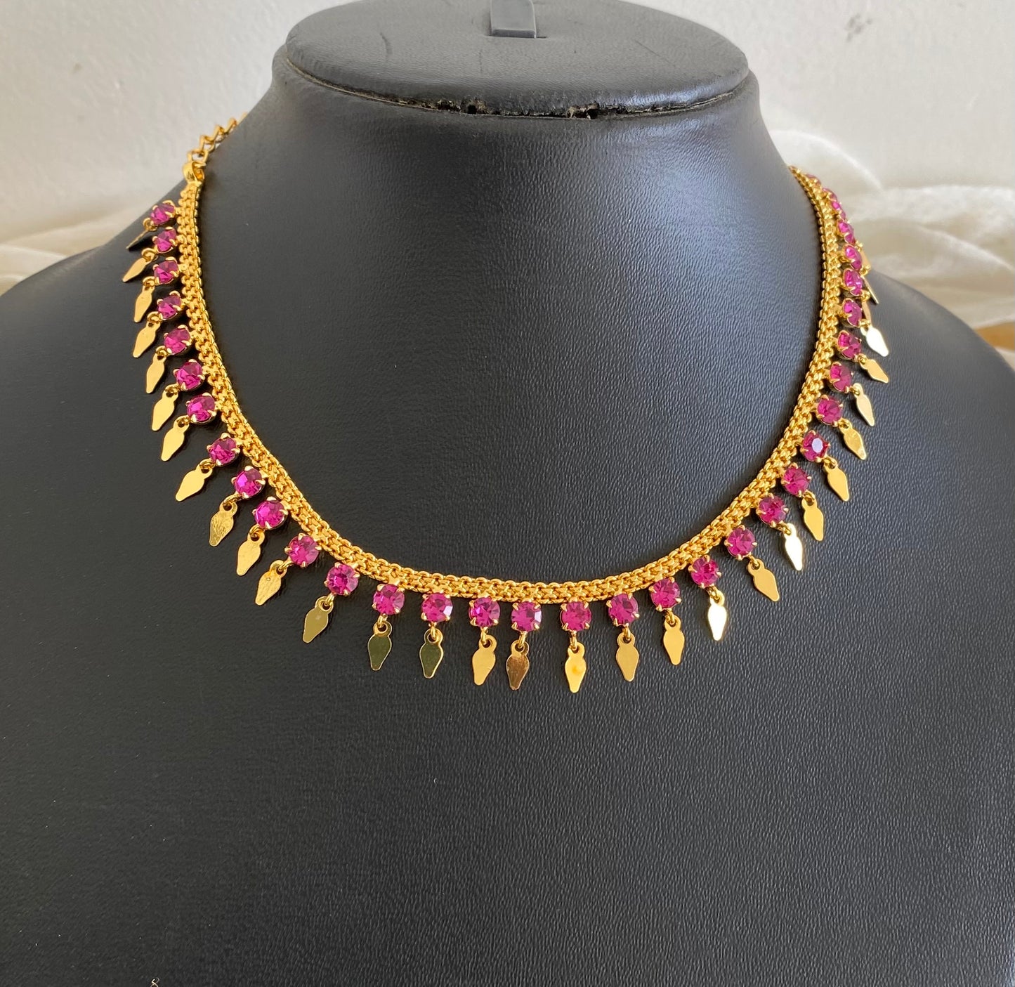 Gold tone pink stone elakka thali choker necklace  dj-53105