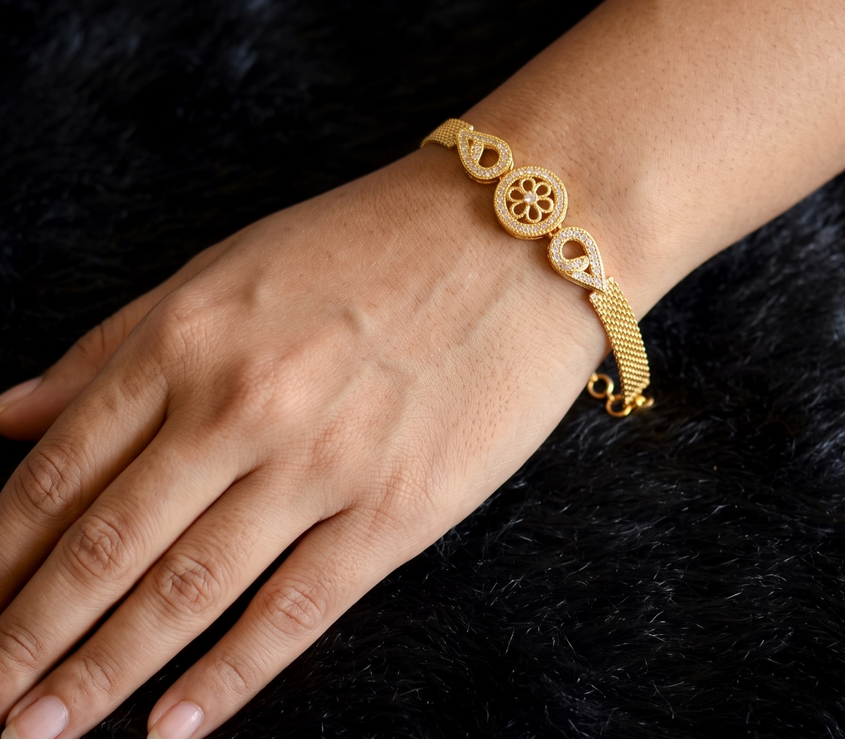 Gold tone cz round bracelet dj-09123