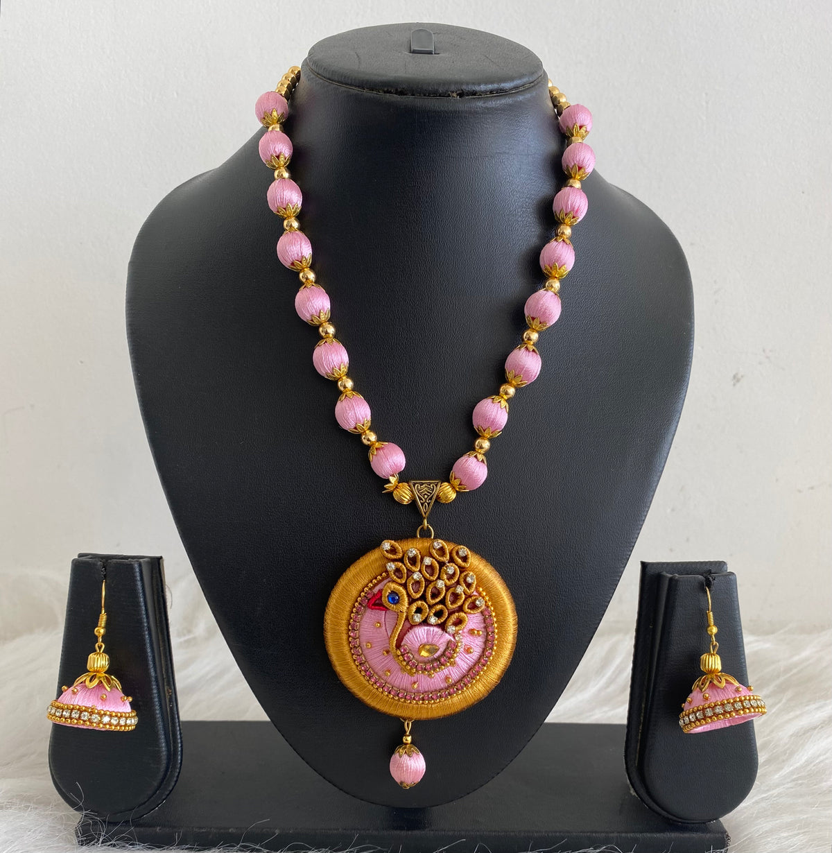 Gold tone Baby Pink Silk Thread Peacock Beaded Necklace Set -dj09744